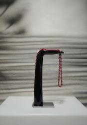 GLOSSY BLACK DISPLAY HAND