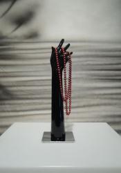GLOSSY BLACK DISPLAY HAND