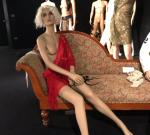 NATURAL SITTING WOMAN MANNEQUIN - photo 2